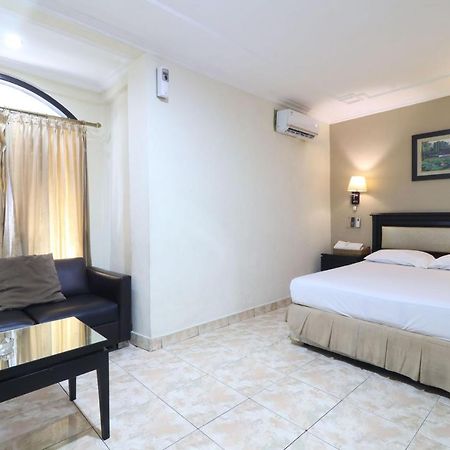 C'One Hotel Pulomas Jakarta Exterior photo