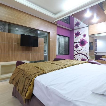 C'One Hotel Pulomas Jakarta Exterior photo