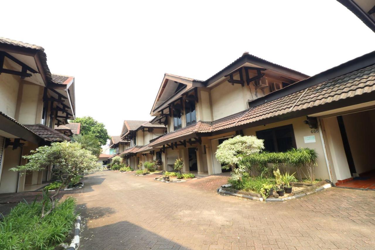 C'One Hotel Pulomas Jakarta Exterior photo
