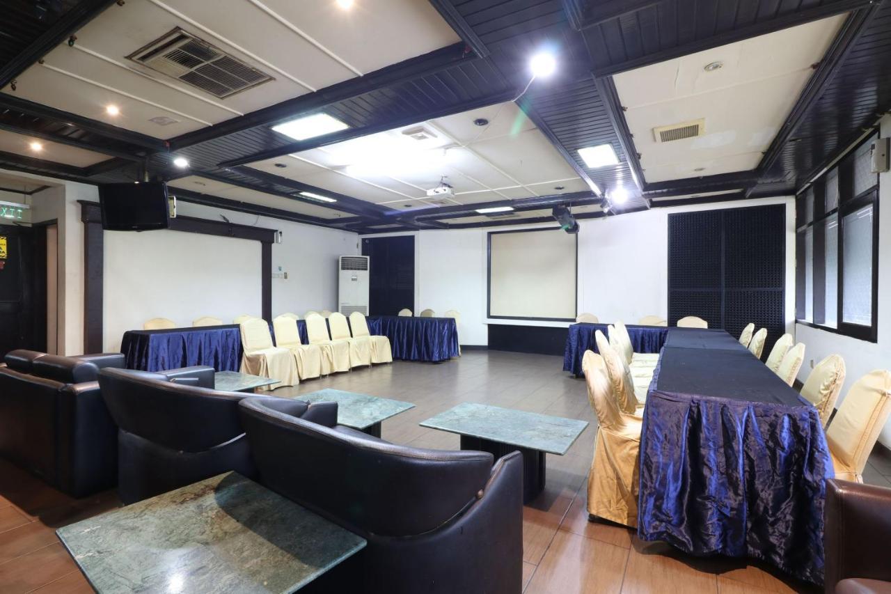 C'One Hotel Pulomas Jakarta Exterior photo