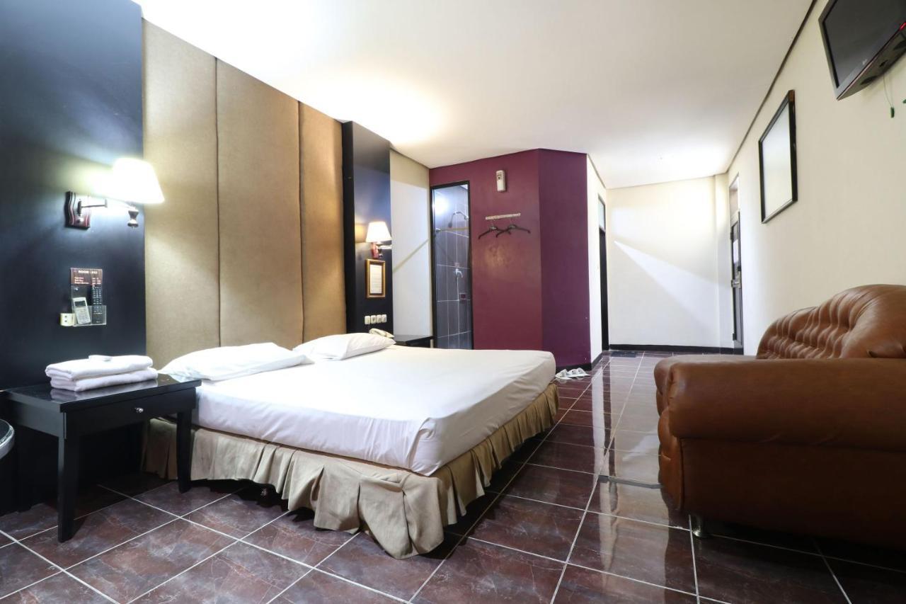 C'One Hotel Pulomas Jakarta Exterior photo