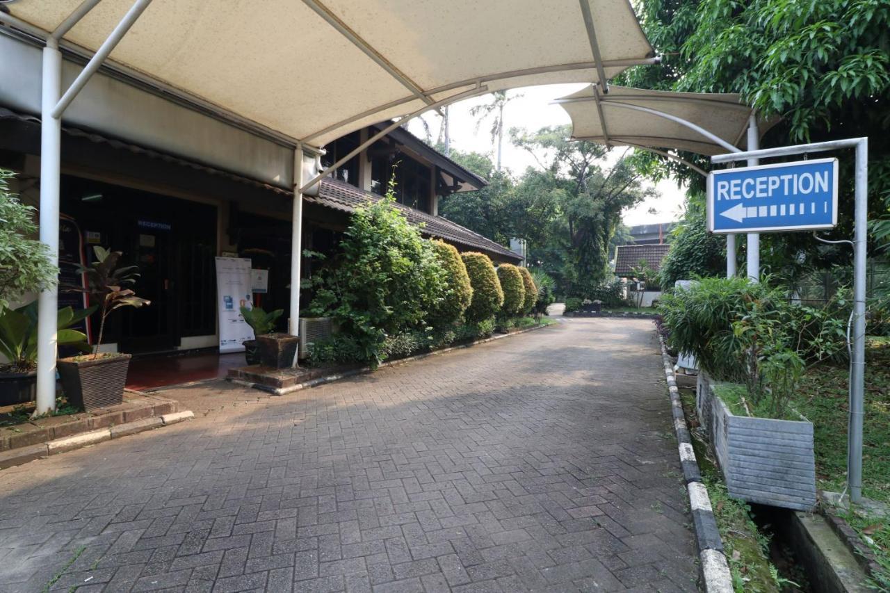 C'One Hotel Pulomas Jakarta Exterior photo