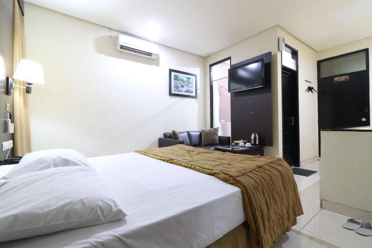 C'One Hotel Pulomas Jakarta Exterior photo