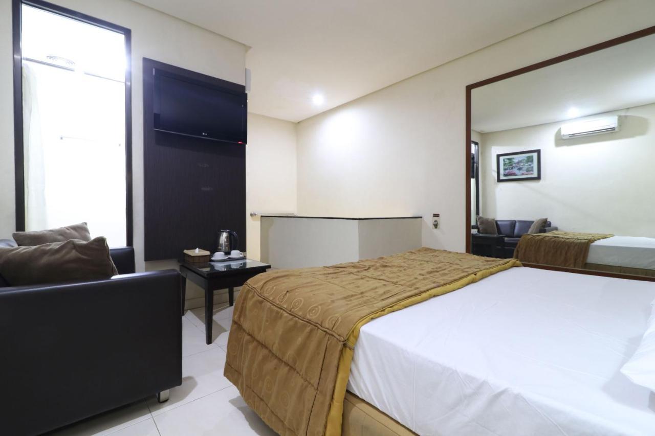 C'One Hotel Pulomas Jakarta Exterior photo