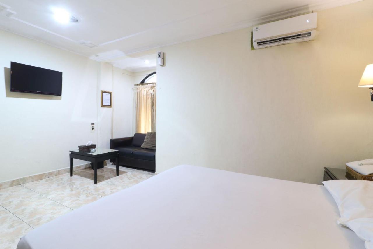 C'One Hotel Pulomas Jakarta Exterior photo