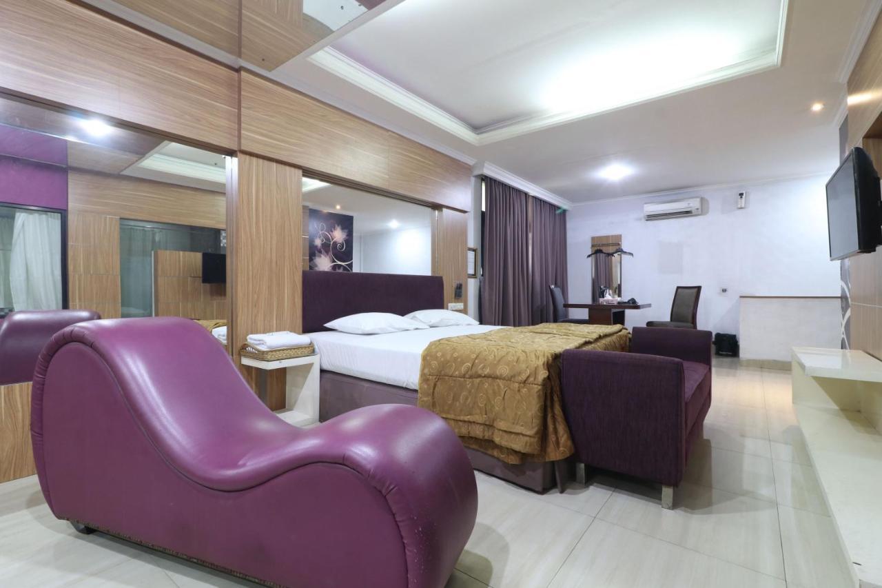 C'One Hotel Pulomas Jakarta Exterior photo